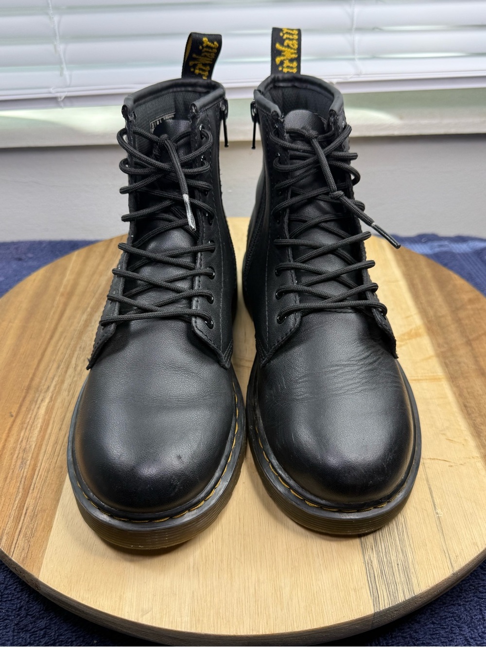 Dr Marten Boots (Men’s 4 Women’s 5) - Picture 2 of 8